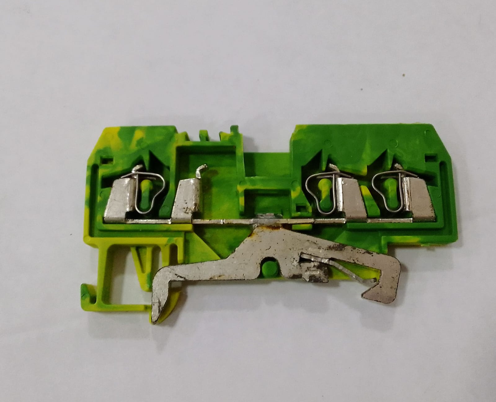 BM2-FT3 CONECTOR TERRA MOLA 2,5MM² - FRONTAL 3 VIAS METALTEX°°