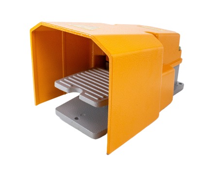 TFS-422 PEDAL METÁLICO C/ PROTEÇÃO SUPERIOR E LATERAL - 2 REV 15A - IP65 COMEP°°